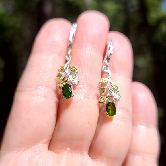 Stunning Chrome Diopside & Peridot sterling floral earrings - Picture 6 of 15